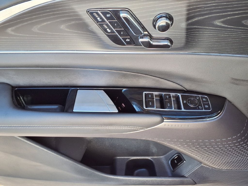 2024 Cadillac LYRIQ Luxury 1