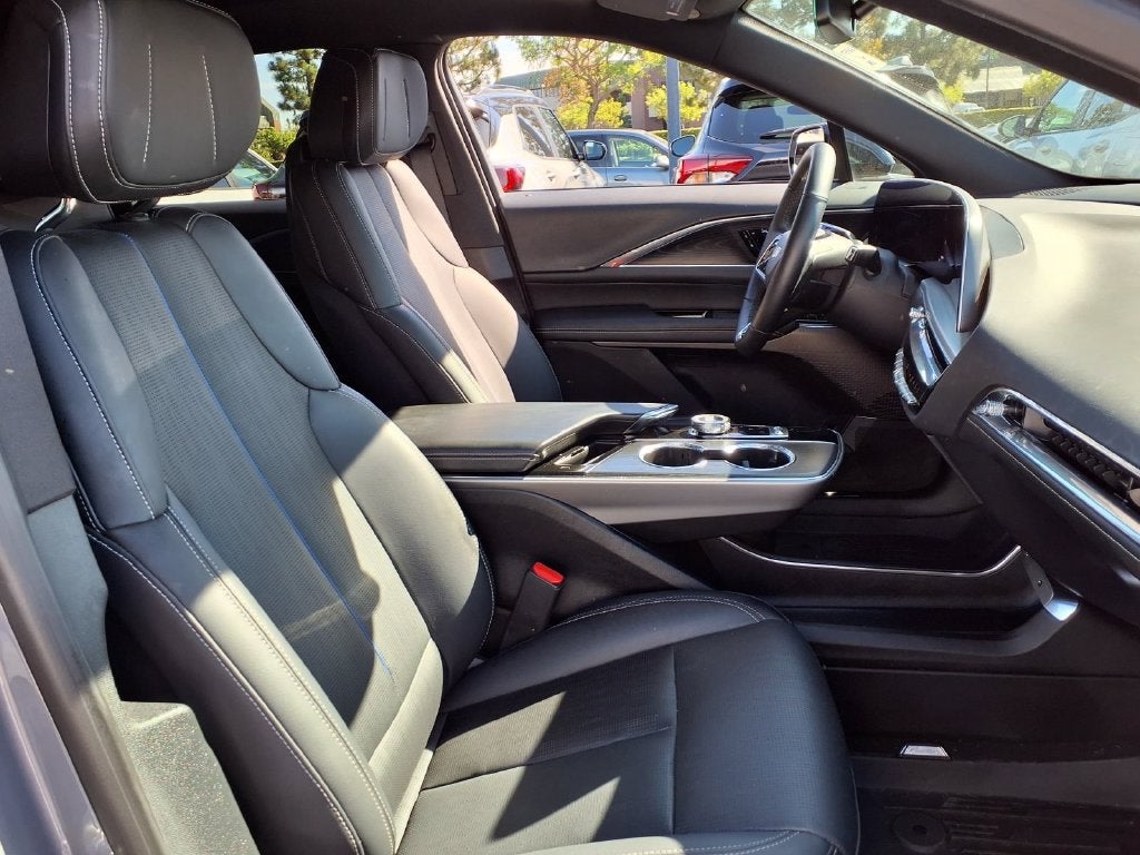 2024 Cadillac LYRIQ Luxury 1