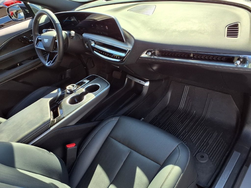 2024 Cadillac LYRIQ Luxury 1