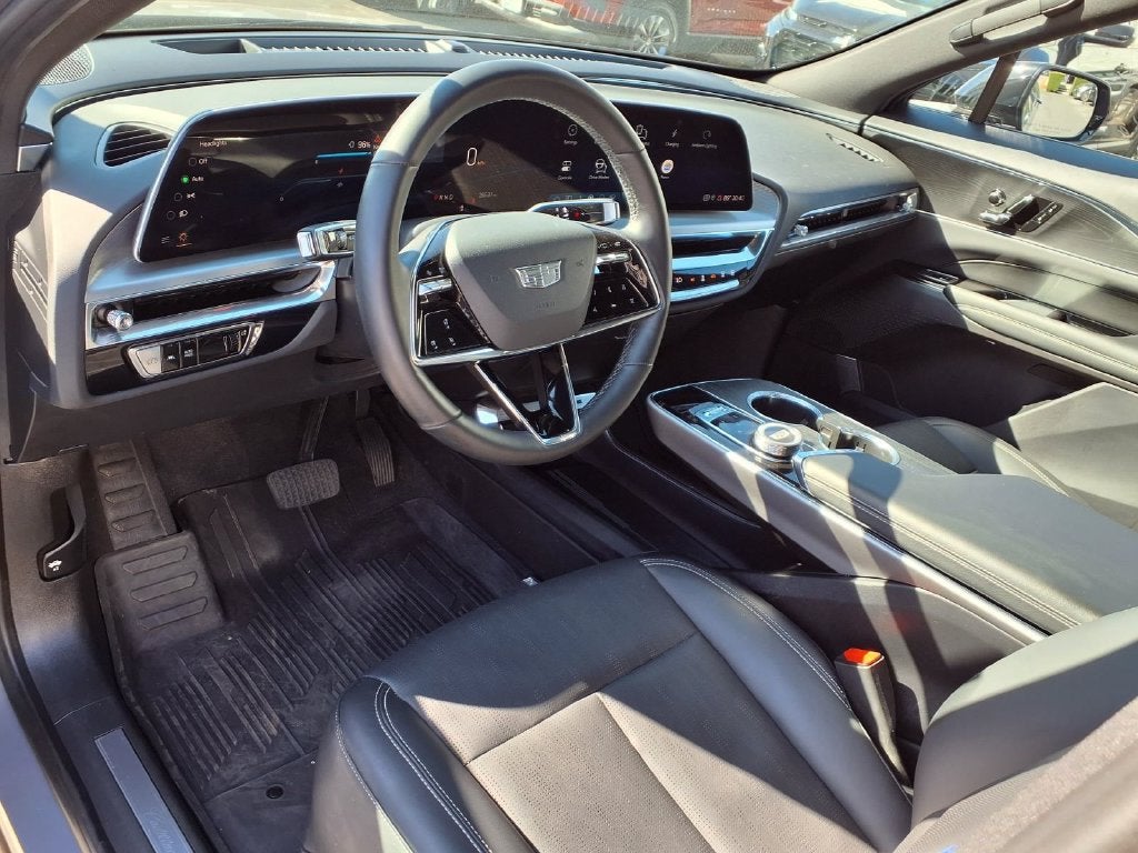 2024 Cadillac LYRIQ Luxury 1